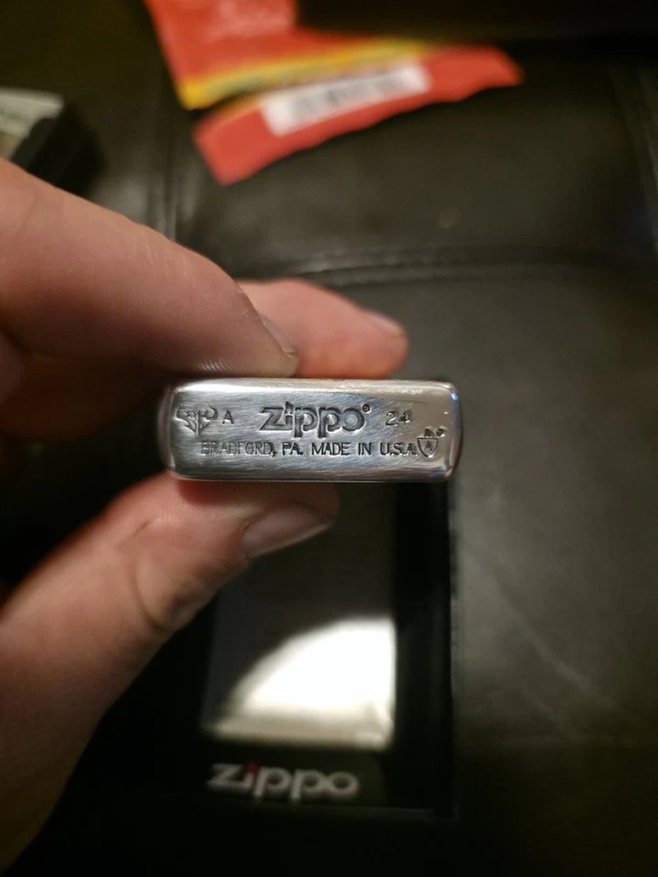 Редкая импортная ЗАЖИГАЛКА ZIPPO VARGA GIRL 1935 БРОНЯ 4 СТОРОНЫ ZiPPO золотистый цвет Varga  - Изображение 4 из 4