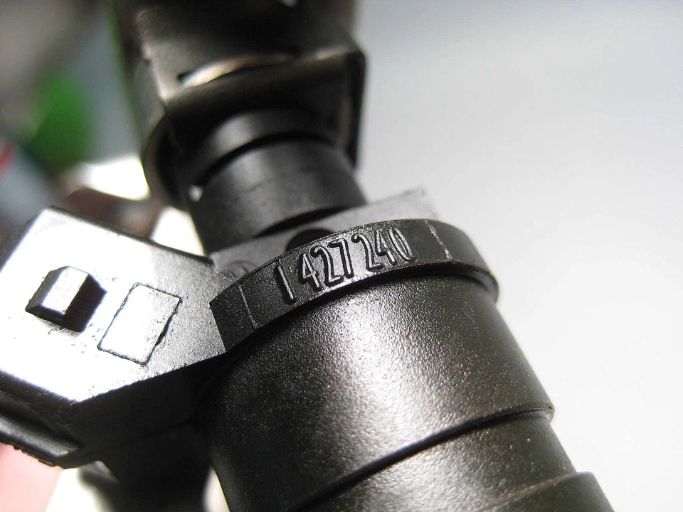 BMW M54 2.5L Fuel Rail w/ Injectors E39 E46 E60 E83 E85 325i 2001–2006 OEM - Image 3 of 3