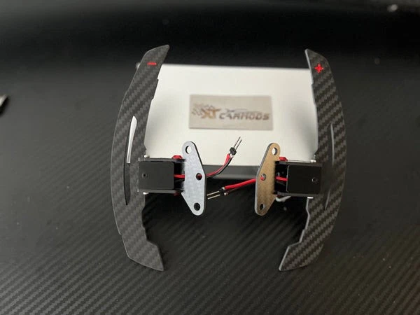 Palancas de cambio magnéticas de fibra de carbono Lexus IS Foto 4 de 4