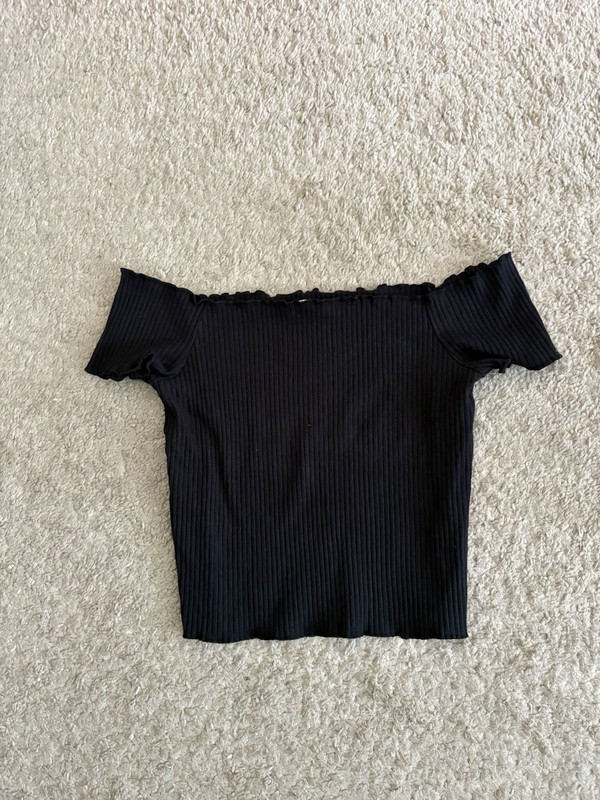 Zara Ribbed Off Shoulder Cropped Shirt Size M Black