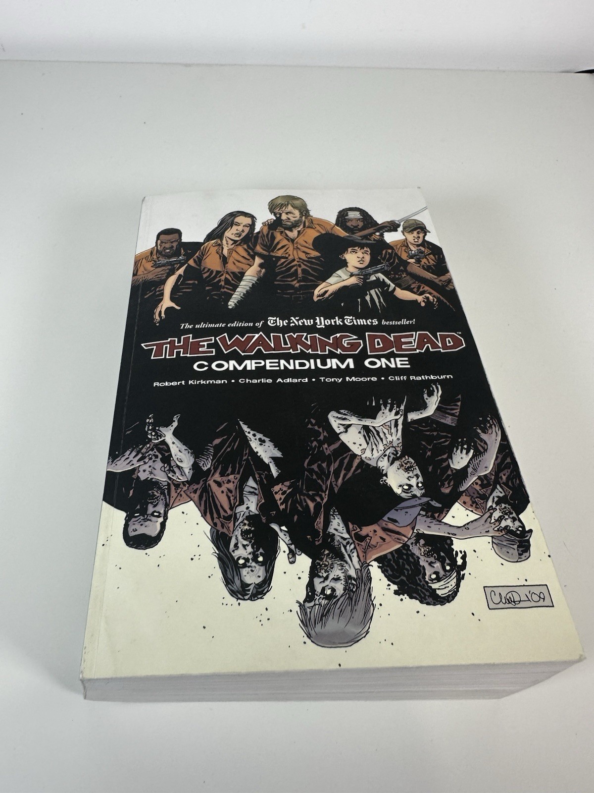 The Walking Dead Compendium Volume 1: Contains issues #1 -48  Brand New Free WYI