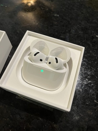 AirPods (4th Generation) with Box - Photo 2 sur 6
