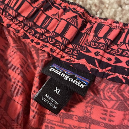 Patagonia Women’s Barely Baggies Shorts XL Pink/Black Geometric Aztec Pattern - Picture 4 of 6