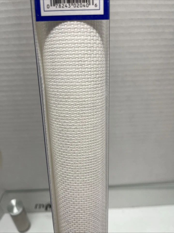 Paño Aida estándar dorado de 14 unidades, 20" x 24", blanco Foto 4 de 4