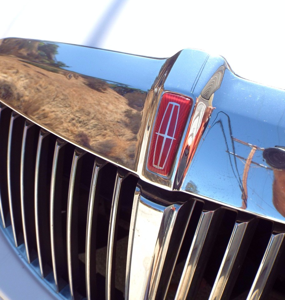 New 19981999200020012002 Lincoln Town Car Hood Emblem Restoration