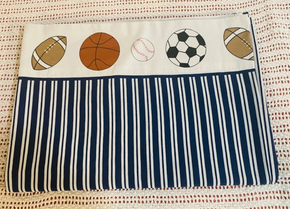 De Colección Whisper Soft Mills Niños Doble Azul Rayas Hoja Plana Recortada con Pelotas Deportivas Foto 2 de 4