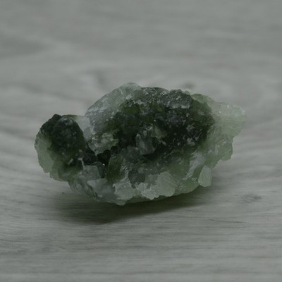 Grüner Prehnit Rohstein 39g aus Marokko - Maße: 4,5x3,3x3,3cm