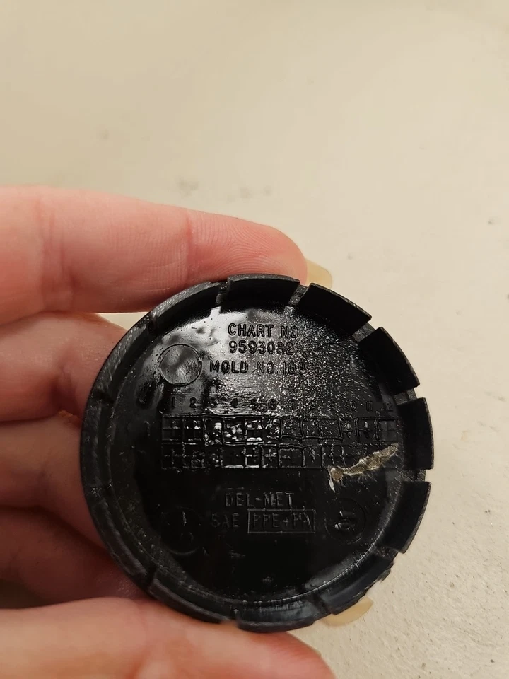 NUEVO Juego de 2 Tapacubos 1995-1999 Chevy Cavalier OEM Tapacubos Pajarita GM Foto 3 de 3