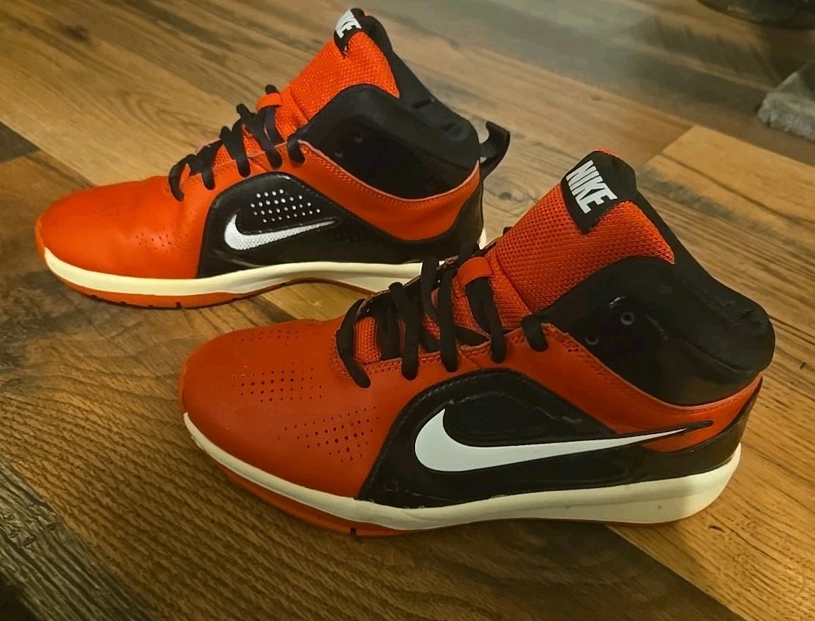 SAOLA Scarpe Nike Team Hustle Mid Top Rosso Nero 599187 600 Sneakers Ragazzo 5