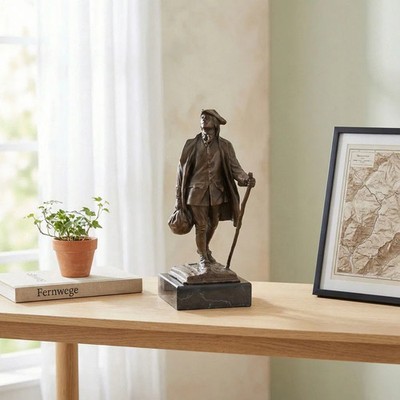 Premium Bronzefigur Wandersmann, patiniert, auf Marmorsockel, H.24 cm