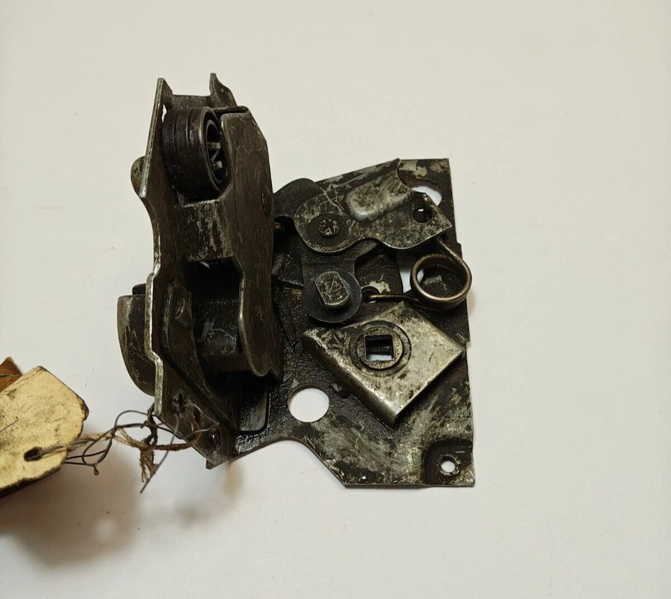 1949-1952 Plymouth Deluxe Rear Right Passenger Side Door Lock Latch 1245915 NOS. - Image 3 of 4