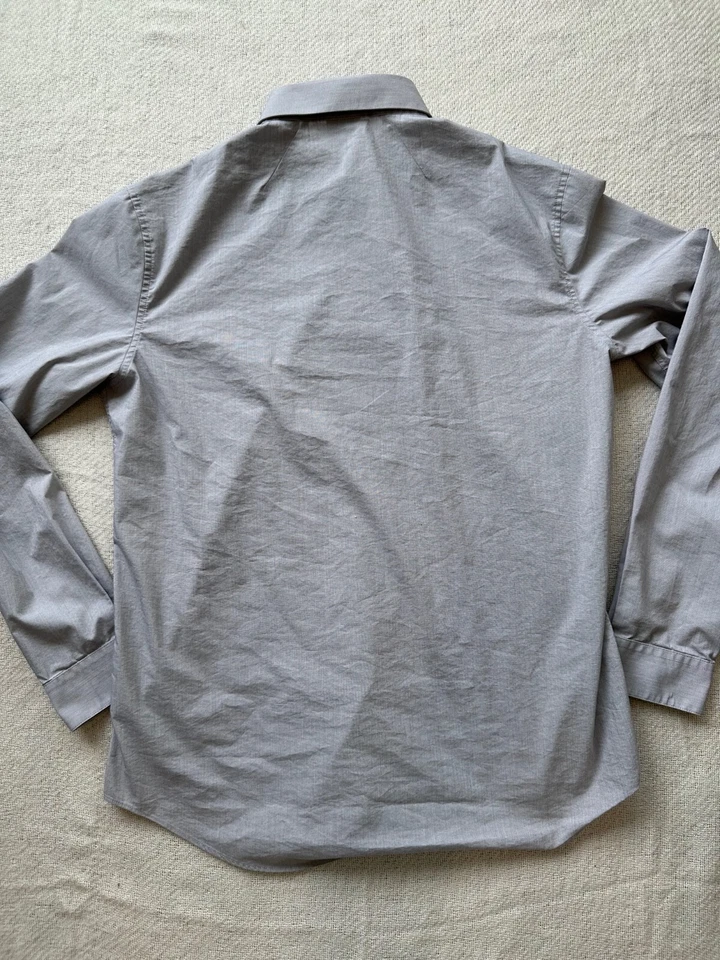 Camisa gris ajustada Kenneth Cole Reaction manga larga abotonada talla 17 36/37 Foto 2 de 4