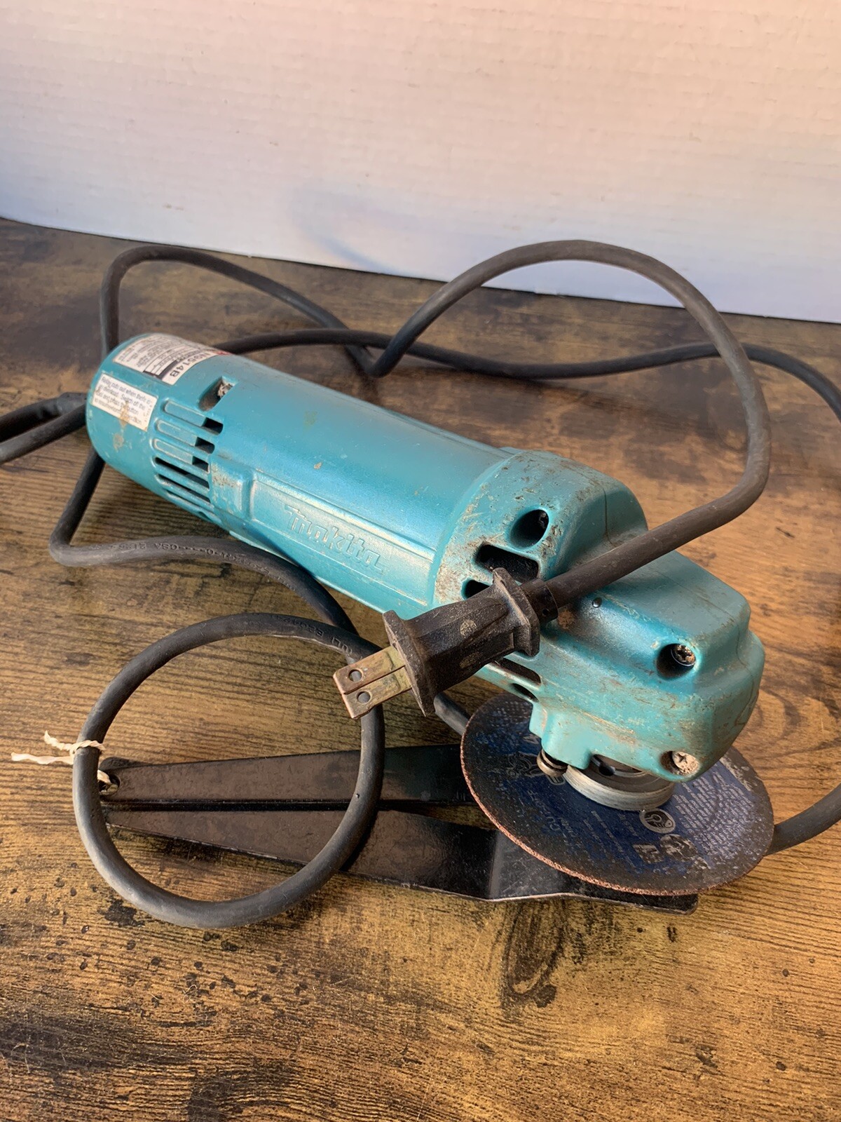 Makita Tools Disc Grinder, Model N9514B, 4" Disc Grinder Corded