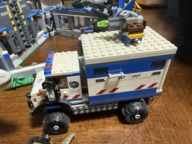 LEGO Jurassic World: Indominus Rex Breakout (75919) used no box or instructions 