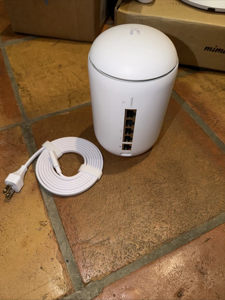 Ubiquiti UDR UniFi WiFi 6 Dream Router - Image 2 of 3