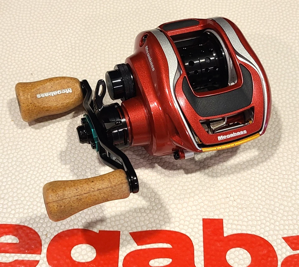 WOW! Megabass FX68L (ROSSA) SP-C Limited Baitcasting Reel  Right Hand New In BOX - Image 4 of 4