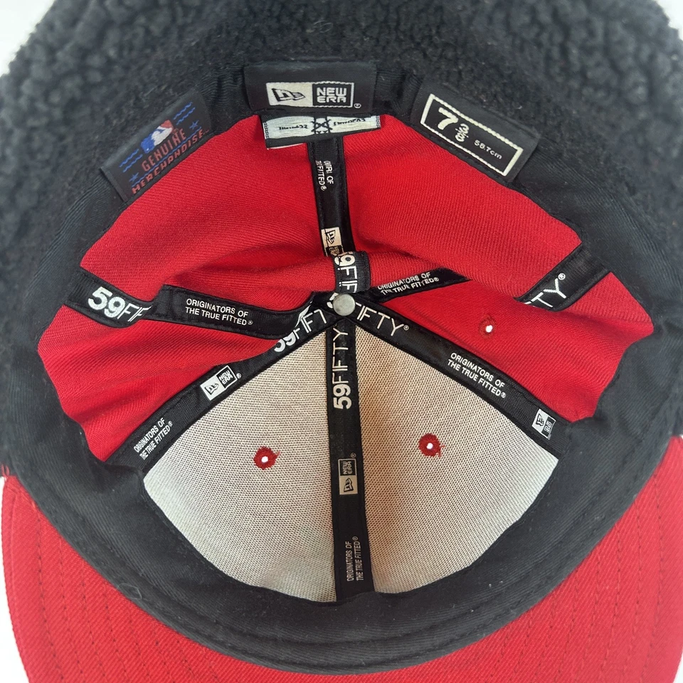 New Era 59FIFTY Atlanta Braves Oreja Solapa Sombrero Ajustado 7 3/8 Sherpa Invierno Gorra MLB Foto 2 de 4