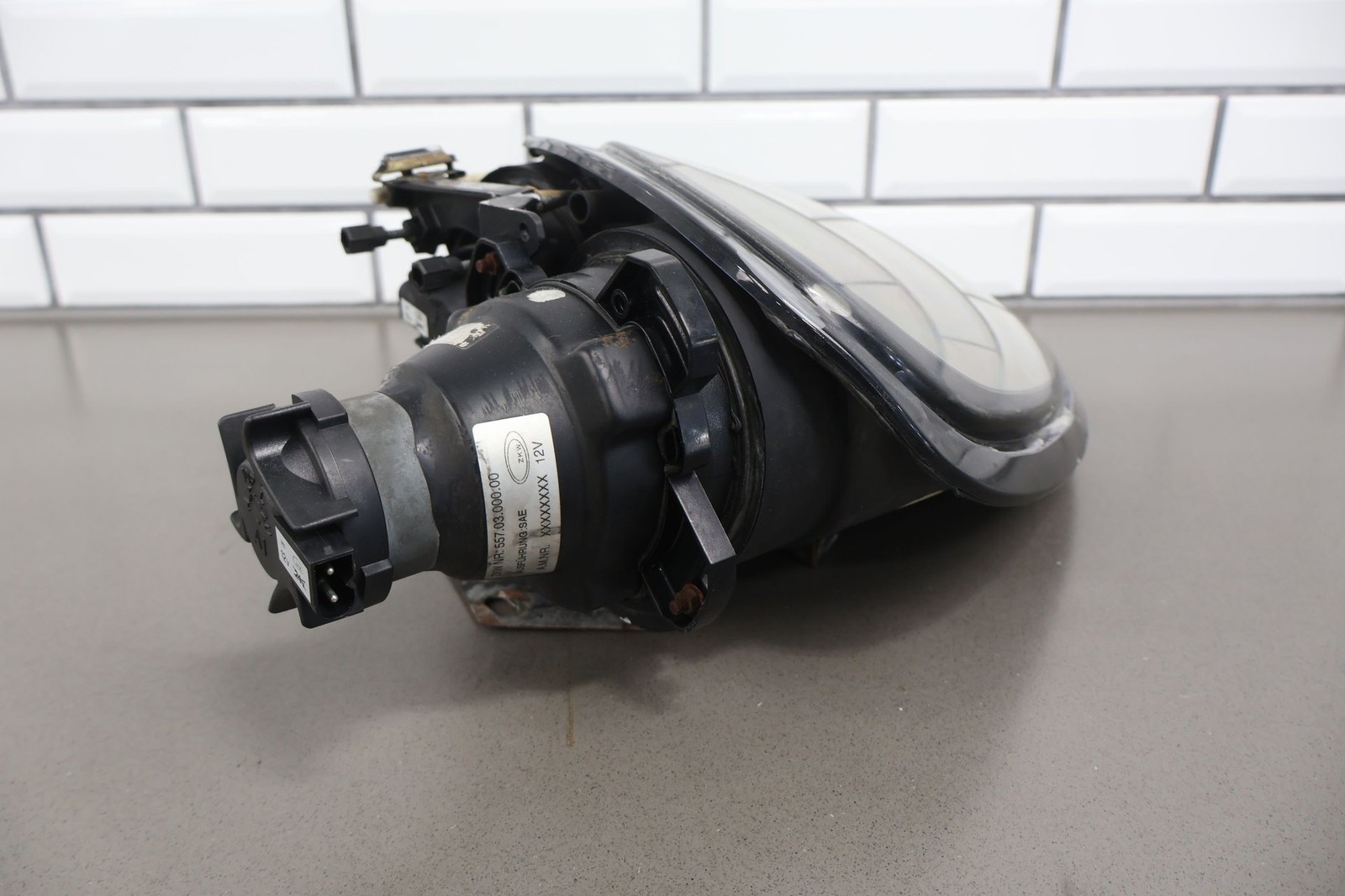 Aston Martin Vantage 2002 Right Headlight
