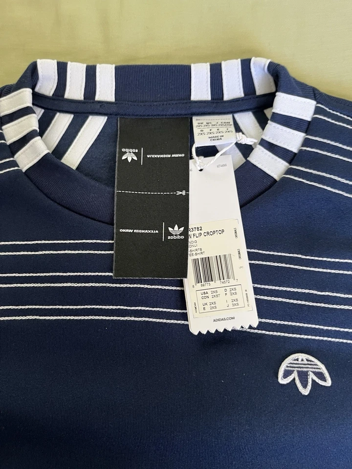 阿迪达斯 x Alexander Wang Cutsew 女式短球衣衬衫跑道系列 2XS — 第 2/4 张图片