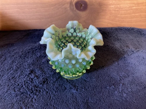 Vintage  Fenton Hobnail Green Opalescent Ruffled 4” Vase
