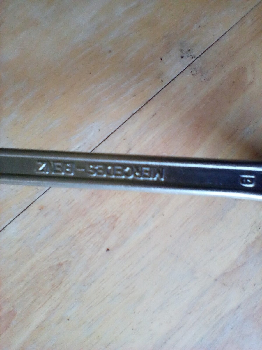 Mercedes Benz Walter 2015810036 Offset 12Pt 19mm Lug Nut Fan Belt  