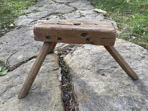 Antique milking stool, Primitive early 19 Th Century, Midwest