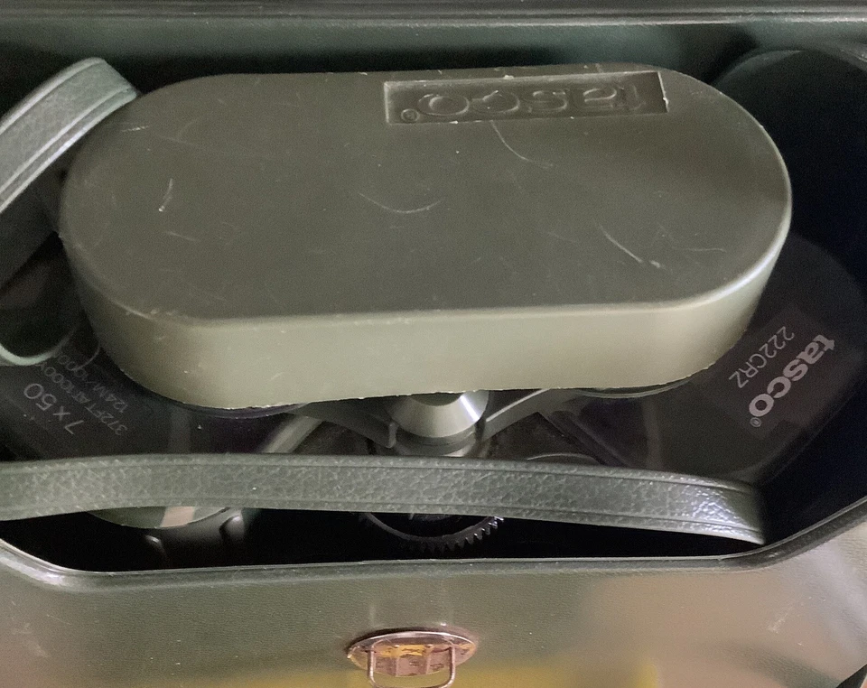 Vintage Tasco 222CRZ Binoculars 7x50 372ft at 1000yds 124M/1000M MC With Case - Image 2 of 4