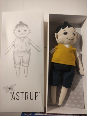 Astrup Stoff Soft Play Puppe inkl. 2 Sets Kleidung 37 cm von Pierre selten