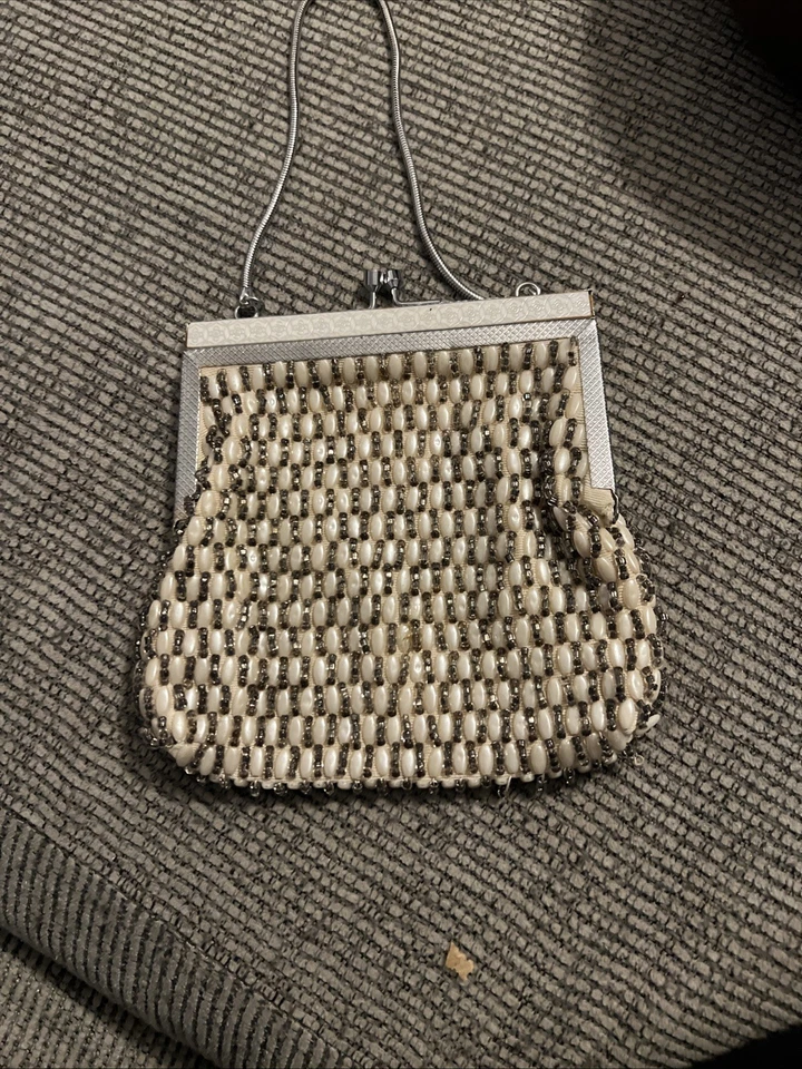 Винтажная сумка-флиппер из ткани и металла с бисером - Изображение 2 из 3