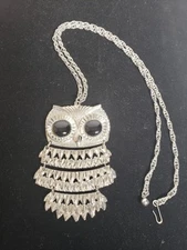 Vtg. Signed Goldette Silver Tone Owl Pendant with Black Cabochon Eyes & Chain.