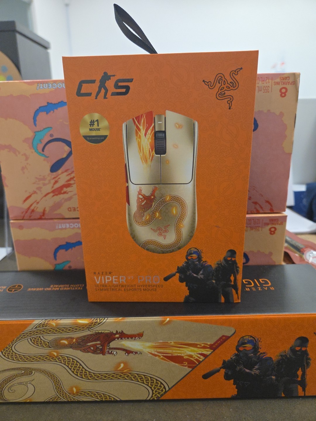 razer viper v3 pro wireless esports gaming mouse and matching mousepad