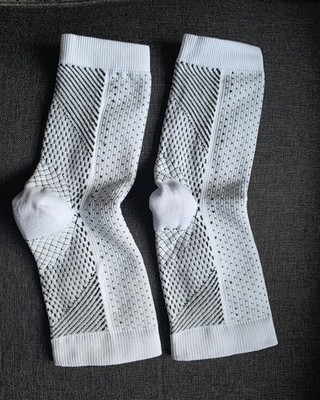 NWT-Compression Socks By Sooth Relieve (Unisex) Size Medium 1 Pair (Open Toe)