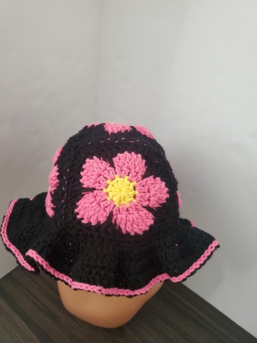 Sombrero cubo margarita rosa y negro ganchillo hecho a mano hippie chic - Imagen 5 de 9