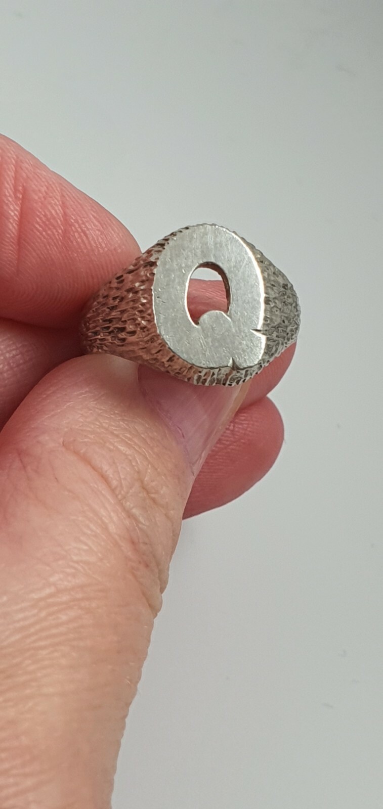 VTG Sterling Silver 925 Ring "Q" INITIAL London 1975 Size P 7g, R243