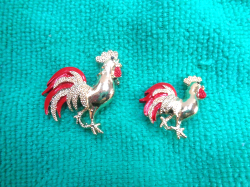 Vintage Signed Gerry's Enamel Scatter Pins Rooster set of 2 Pins/Brooch MCM - Afbeelding 1 van 5