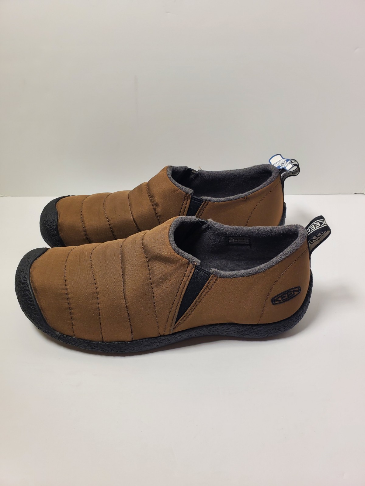 Slip uomo Keen nuovo con scatola Howser II terra scura nero nylon trapuntato taglia 8