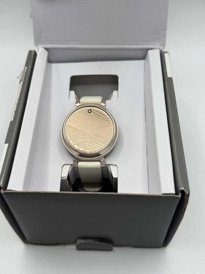 Garmin Lily 2 Small Stylish Smartwatch Fitness Cream Gold GPS Watch Boxed - Image 2 of 4