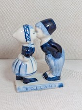 Delft Blue 3" Tall Hand Painted Kissing Dutch Boy and Girl Figurine