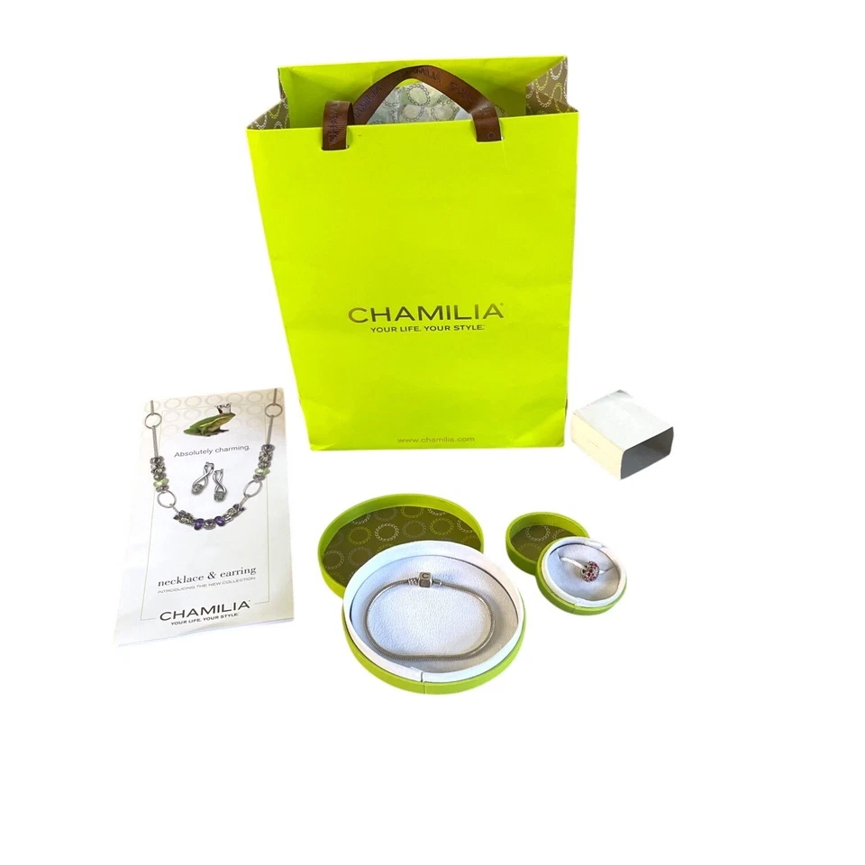 Pulsera Chamilia de plata de ley con dije de cristal rojo, rosa y transparente en caja de regalo Foto 2 de 4