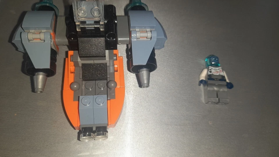 LEGO Creator 31111 Cyber Drone, foto 4 di 5