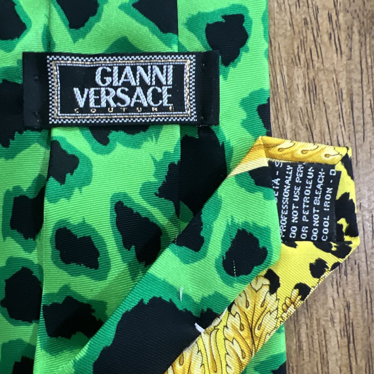 Gianni Versace Couture Silk Tie Green & Gold Animal Prints Gianni Versace Couture Silk Tie Green & Gold Animal Prints