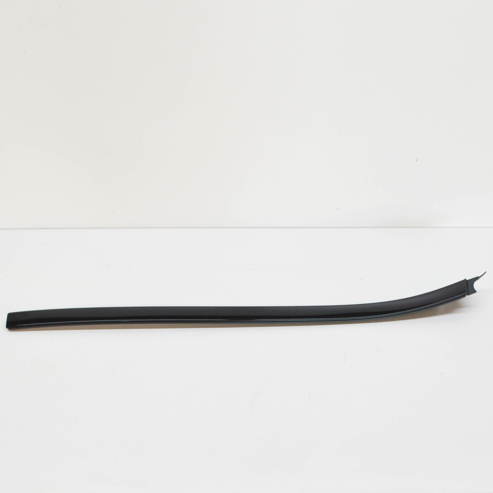 MB GLA X156 Front Windshield Right Water Deflector A1566901800 NEW  