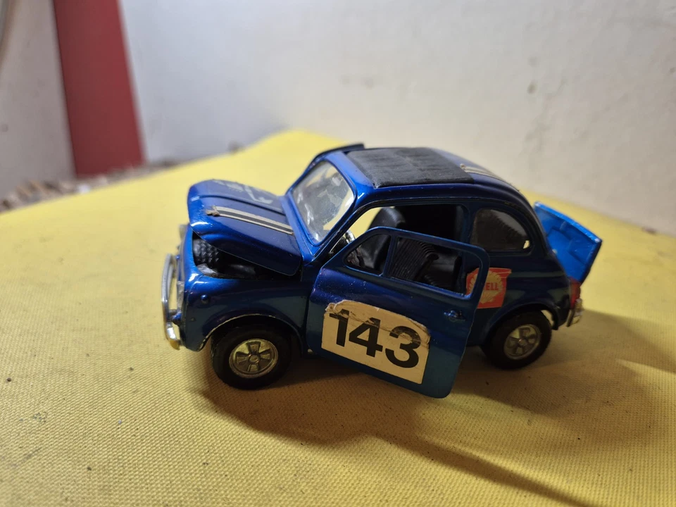 Coche modelo diecast Politoys Polistil azul Fiat 500 L escala 1/25 Foto 2 de 4