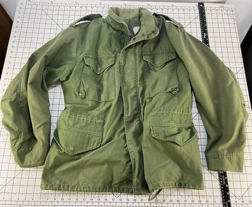 Vintage Vietnam Era M65 Field jacket Medium Army Military Distressed Worn Faded