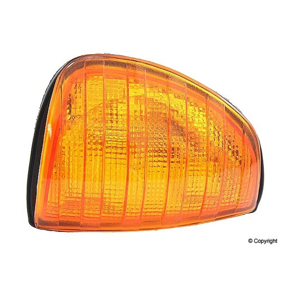 Señal de giro URO Parts 0008208921 para 75-85 230 240D 280CE 280E 300CD 300D 300TD Foto 3 de 3
