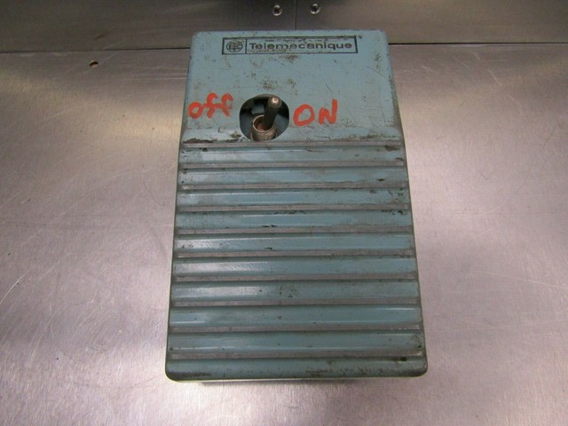 Telemecanique Xpe-m110 Foot Switch XPEM110 for sale online | eBay
