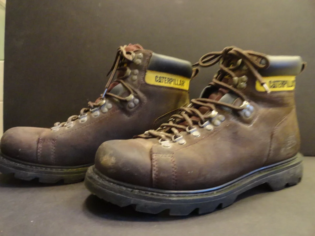 Caterpillar walking machine clearance boots
