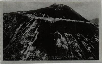 AK Der Gipfel des PUY-de-DOME aus dem Flugzeug (220610)