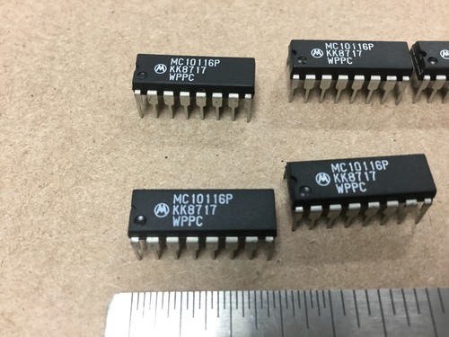 (1 PC) MOTOROLA MC10116P Line Receiver, Triple, Differential, 16 Pin