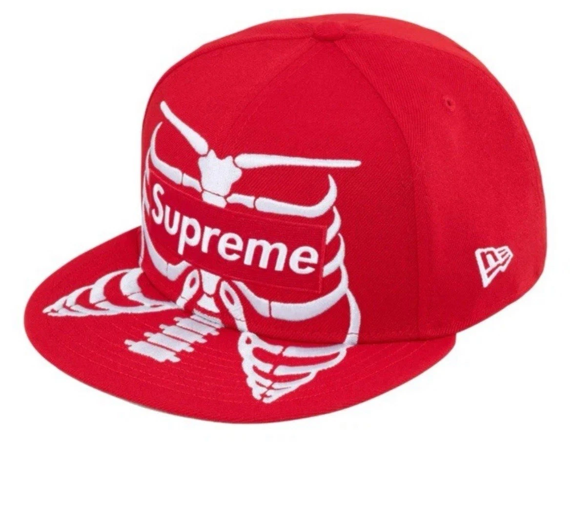 Chapeau rouge taille 7 1/8 Supreme Bones New Era SS25H11